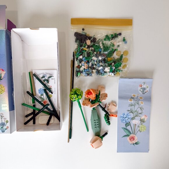 LOZ Mini Blocks Eternal Flowers II Set – Floral Building Kit, 680 Pcs - Picture 3 of 7